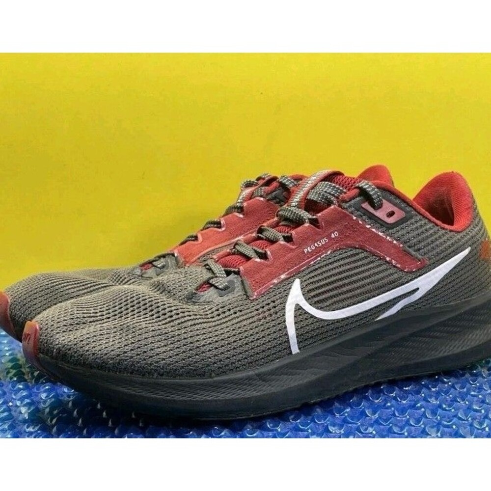 Nike Air Zoom Pegasus 40 Tampa Bay Buccaneers Shoes DZ5995-001 Size 8.5